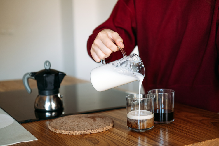 Rahasia Bikin Kopi Susu Kekinian ala Barista? Pakai Susu Terbaik!