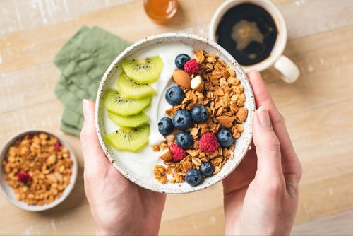 6 Ide Resep Menu Sehat Berbahan Dasar Yogurt yang Enak